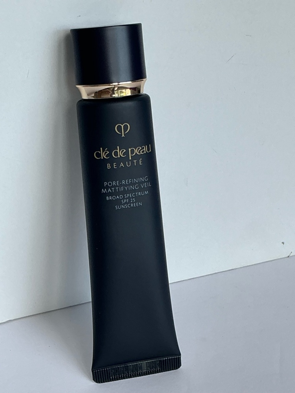Cle De Peau Pore-Refining Mattifying Veil